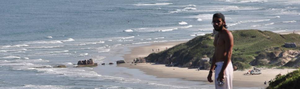 O joão Pedro quase no final da trilha, chegando à Praia da Luz e Ibiraquera, em Imbituba, litoral sul de Santa Catarina